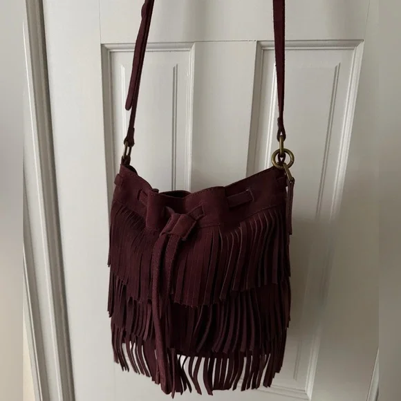 Lucky Brand Burgundy Fringed Suede Bucket Bag With Adjustable Strap - Picture 3 of 17